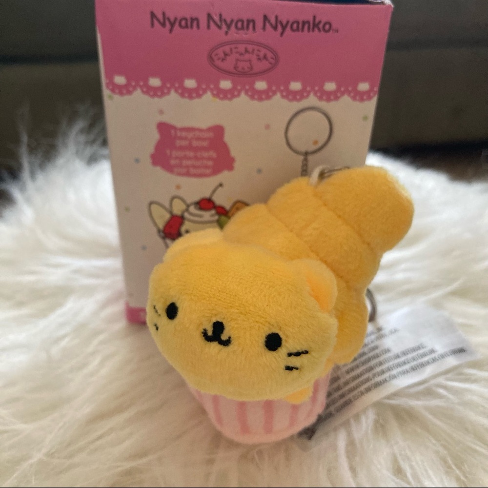 Nyan Nyan Nyanko Sweets Series keychain